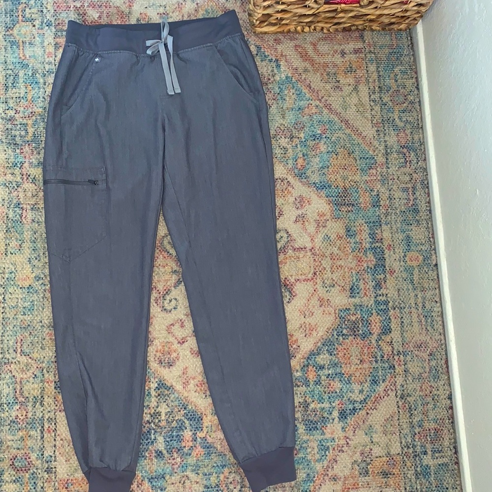 FIGS Zamora 2.0 jogger style scrub pant